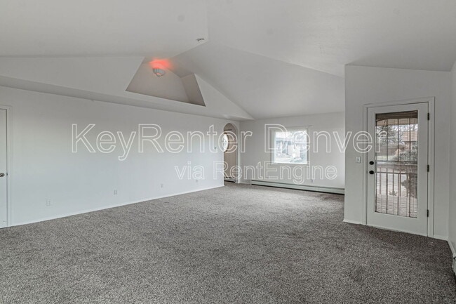 Building Photo - 990 Beech St