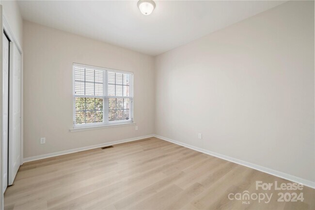 Building Photo - 20309 Northport Dr