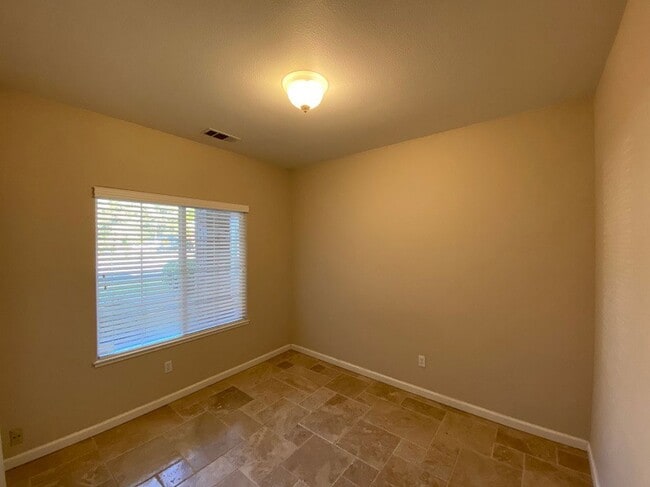 Building Photo - Beautiful Three Bedroom Single Level Napa Home