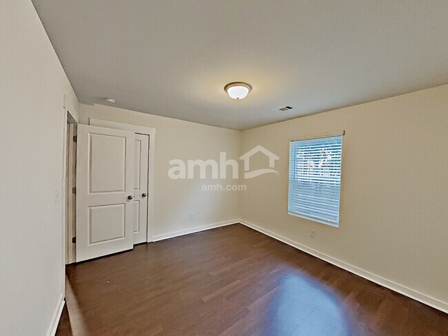 Building Photo - 482 Camp dr