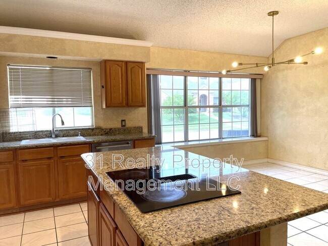 Building Photo - 1307 Edinboro Ln