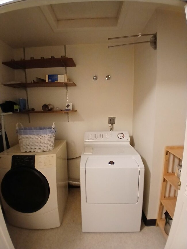 Building Photo - HS01