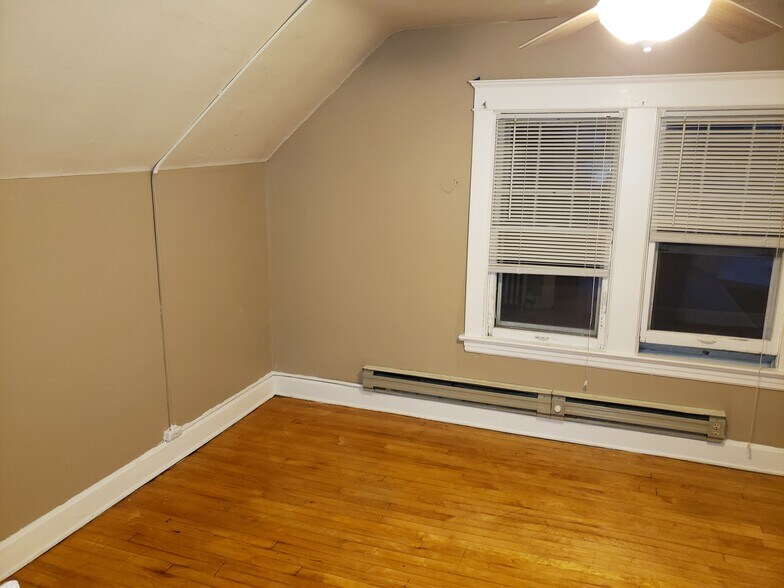 Building Photo - 417 5th Ave SE