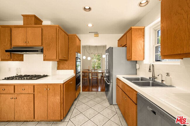 Building Photo - 6112 W 77th St