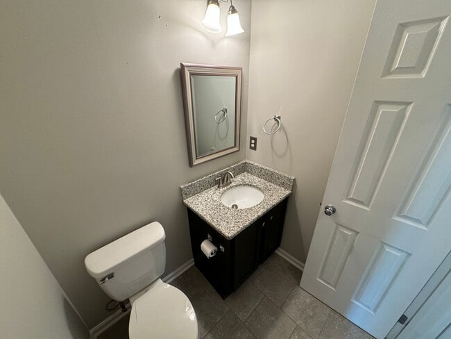 Building Photo - Stunning 3BR/2.5BA w/ Upgrades & Pool Access
