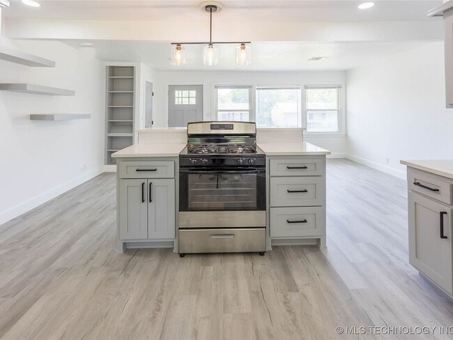 Building Photo - 2 Bed | 1 Bath in North Tulsa!