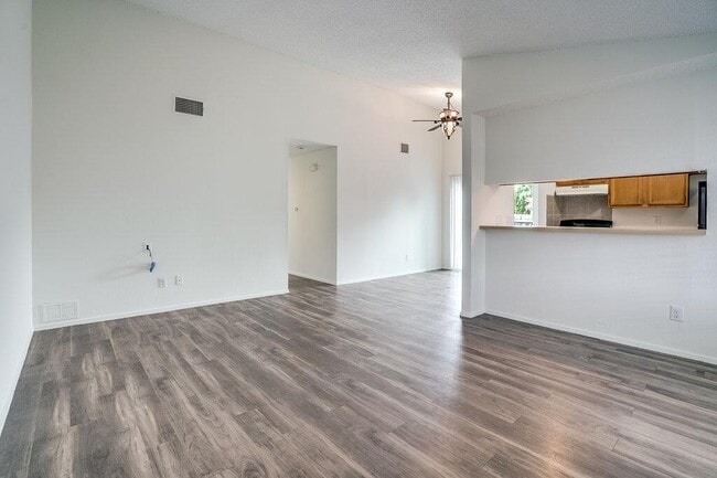 Building Photo - 616 Greenlawn Blvd