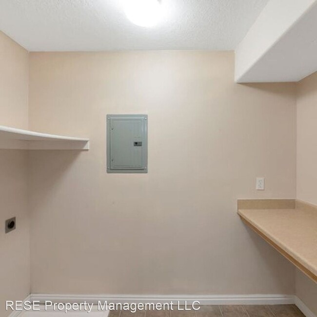 Building Photo - 3 br, 2 bath House - 3397 E Ridge Rd #8