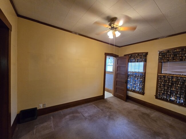 Building Photo - 450 Cutler St