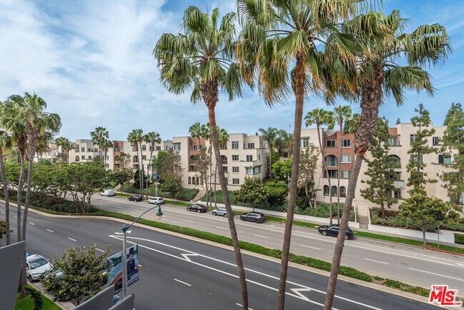 Building Photo - 5831 Seawalk Dr