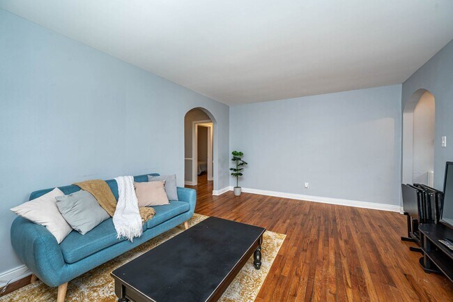 Building Photo - Charming 2-Bed, 1-Bath Home with All-inclu...