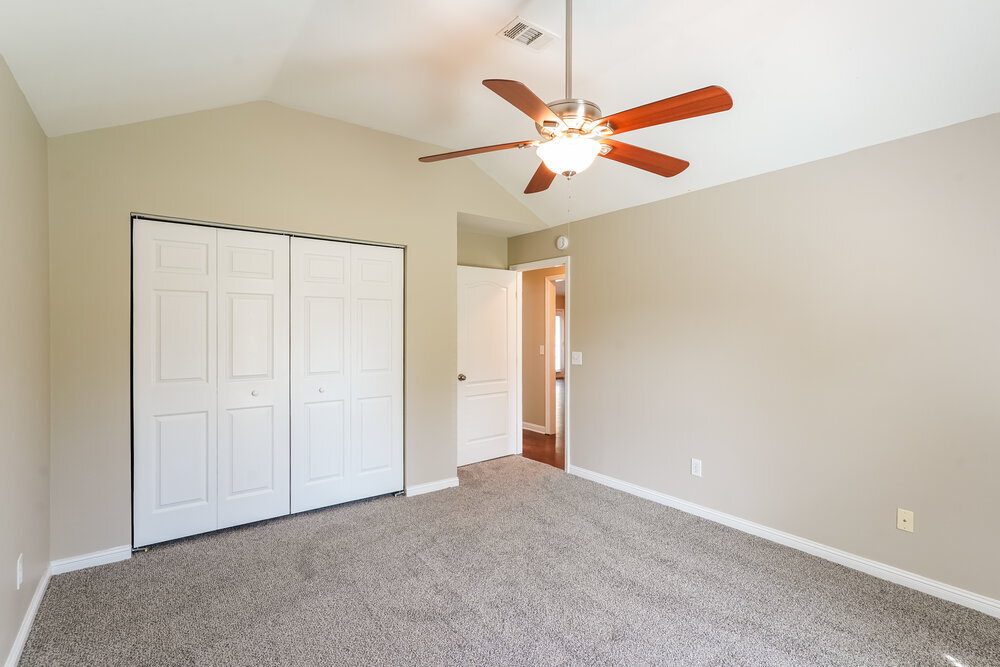 Building Photo - 5033 Singing Hills Dr