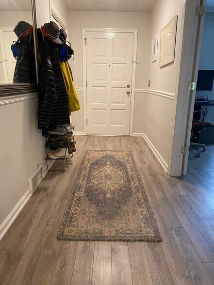 Building Photo - 711 Oak Terrace Ln