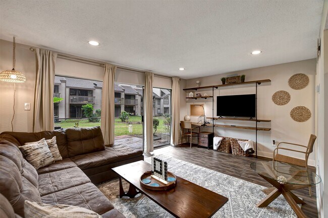 Building Photo - 12900 Walden Rd