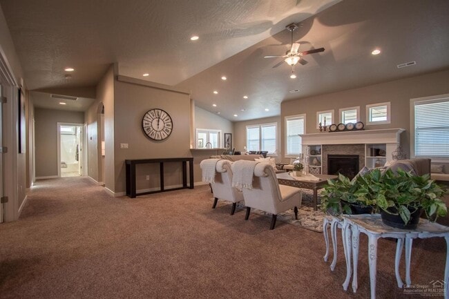 Building Photo - 4742 SW Volcano Ave