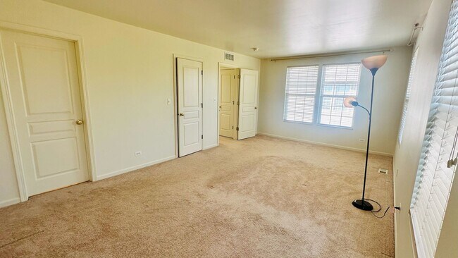 Building Photo - 484 Belvedere Ln