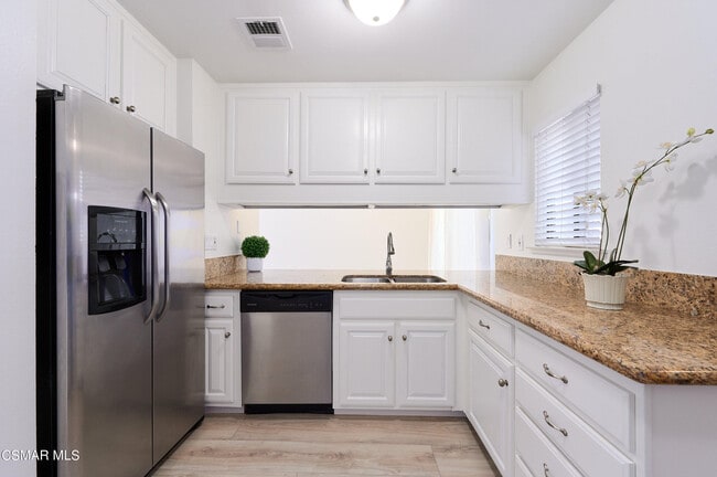 Building Photo - 28955 Oakpath Dr