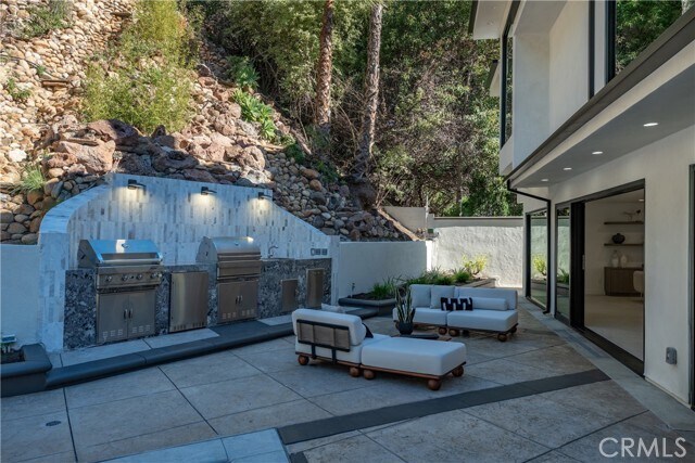 Building Photo - 2638 Zorada Dr