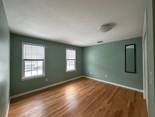 Building Photo - 25 Wren Terrace