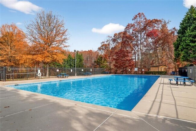 Building Photo - 230 Valley Xing