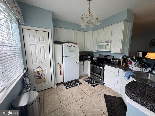 Building Photo - 2604 Chapel Lake Dr