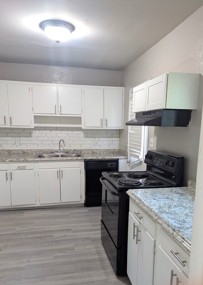 Building Photo - 225 Ridgewood Ave