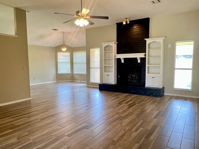 Building Photo - 9300 Buttonwood Ave