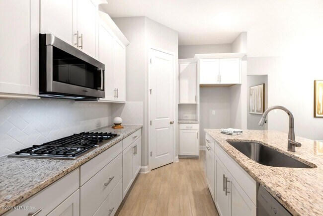 Building Photo - 28 Stansbury Ln