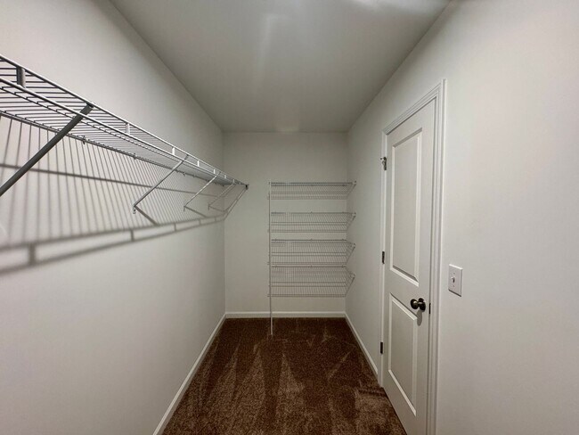 Building Photo - 4BR/2.5BA Two Car Garage in Element Park