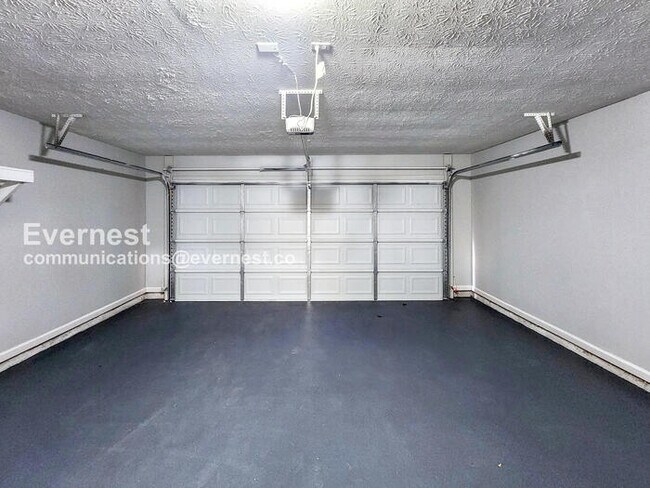 Building Photo - 511 White Oak Dr