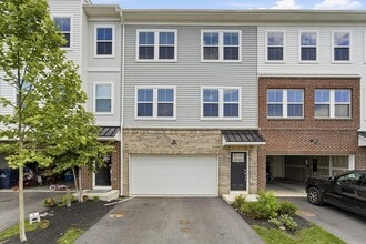 Building Photo - 3 B/2.5B Townhome in Downingtown School District
