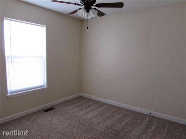Building Photo - 18562 Laser Dr