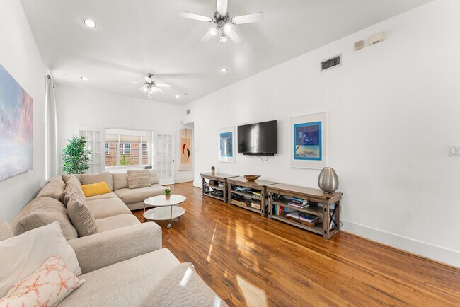 Building Photo - 315 Fairview St