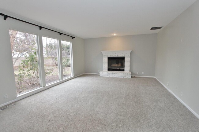 Building Photo - Elegant Home in Hobble Creek!