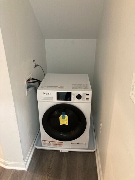 Building Photo - 20573 Breezyhill Dr