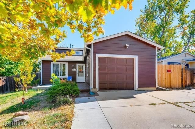 Primary Photo - 4 br, 2 bath House - 17464 East Temple Drive