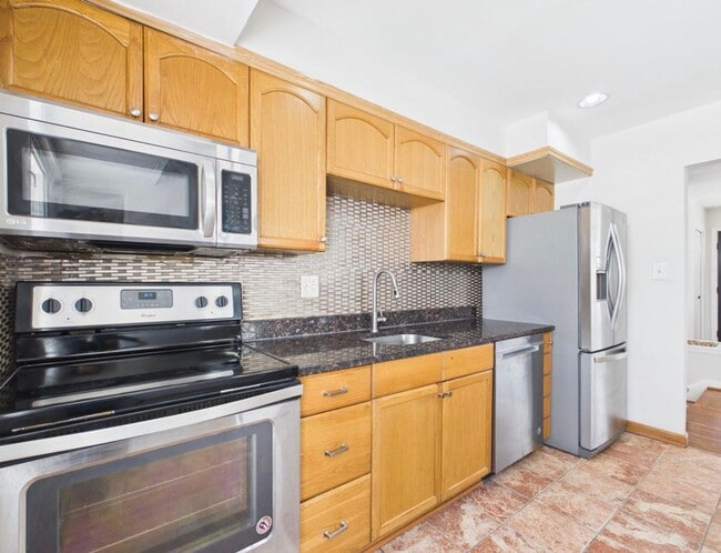 Building Photo - READY TO GO! 4 bed + 3.5 Baths - FRESH and ready