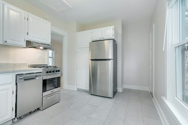 Building Photo - 2446 E Johnson St