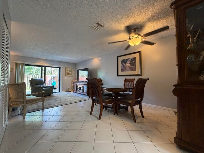 Building Photo - 4235 N Hwy A1A