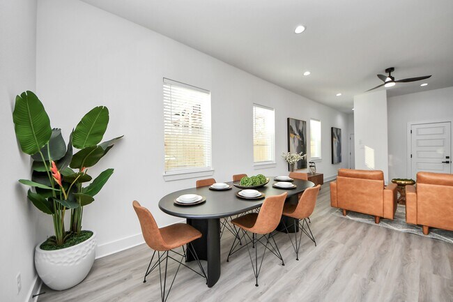 Building Photo - 8533 Amadwe St