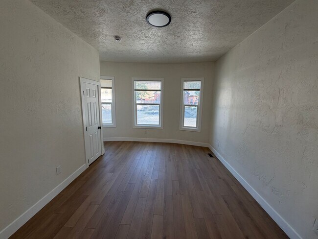 Building Photo - 660 23rd St