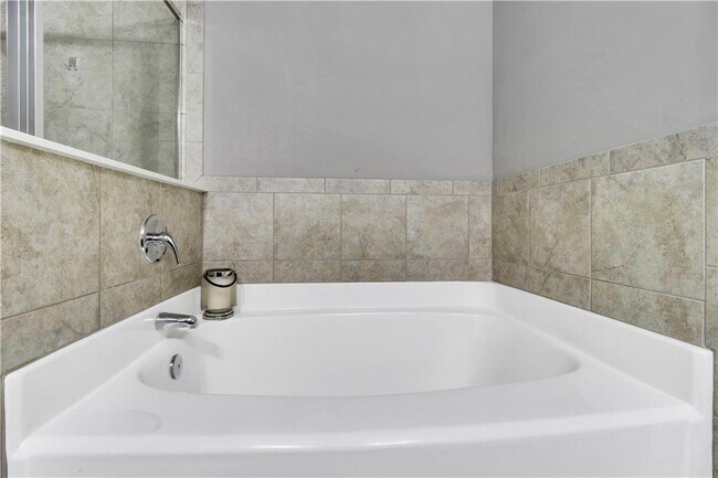 Building Photo - 5084 Whiteoak Terrace SE