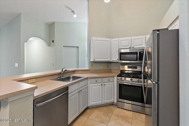 Building Photo - 13810 Sutton Park Dr N