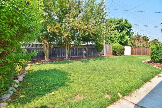 Building Photo - $3990 / GORGEOUS 4 BEDROOM SINGLE STORY HOME IN CABRILLO AREA OF NORTH FREMONT