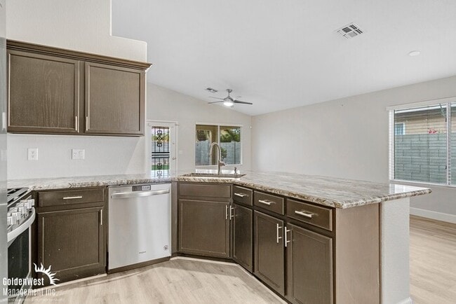 Building Photo - Charming 4Bdm 2Ba Home with a Private Yard in Peoria!