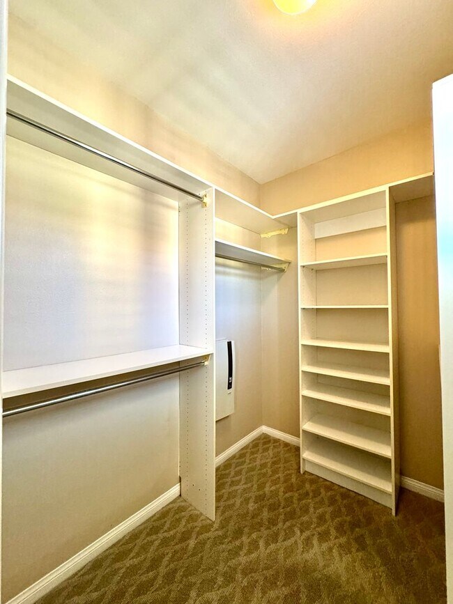 Building Photo - 2 bedroom, plus loft Townhouse in Turtle R...
