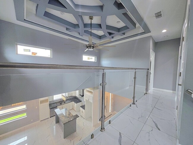Building Photo - Beautiful Modern 4 Bed/3 Bath/2 Gar Centra...