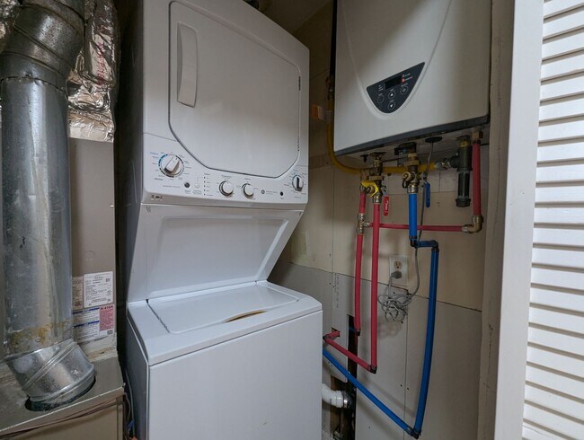 Building Photo - 110 Springtree Rd