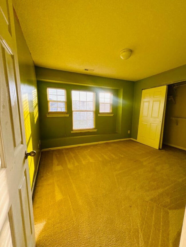 Building Photo - Spacious 4-Bedroom Home with Expansive Lof...