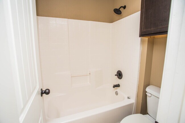 Building Photo - Charming 4 Bedroom, 2 Bath Two-Story Duplex